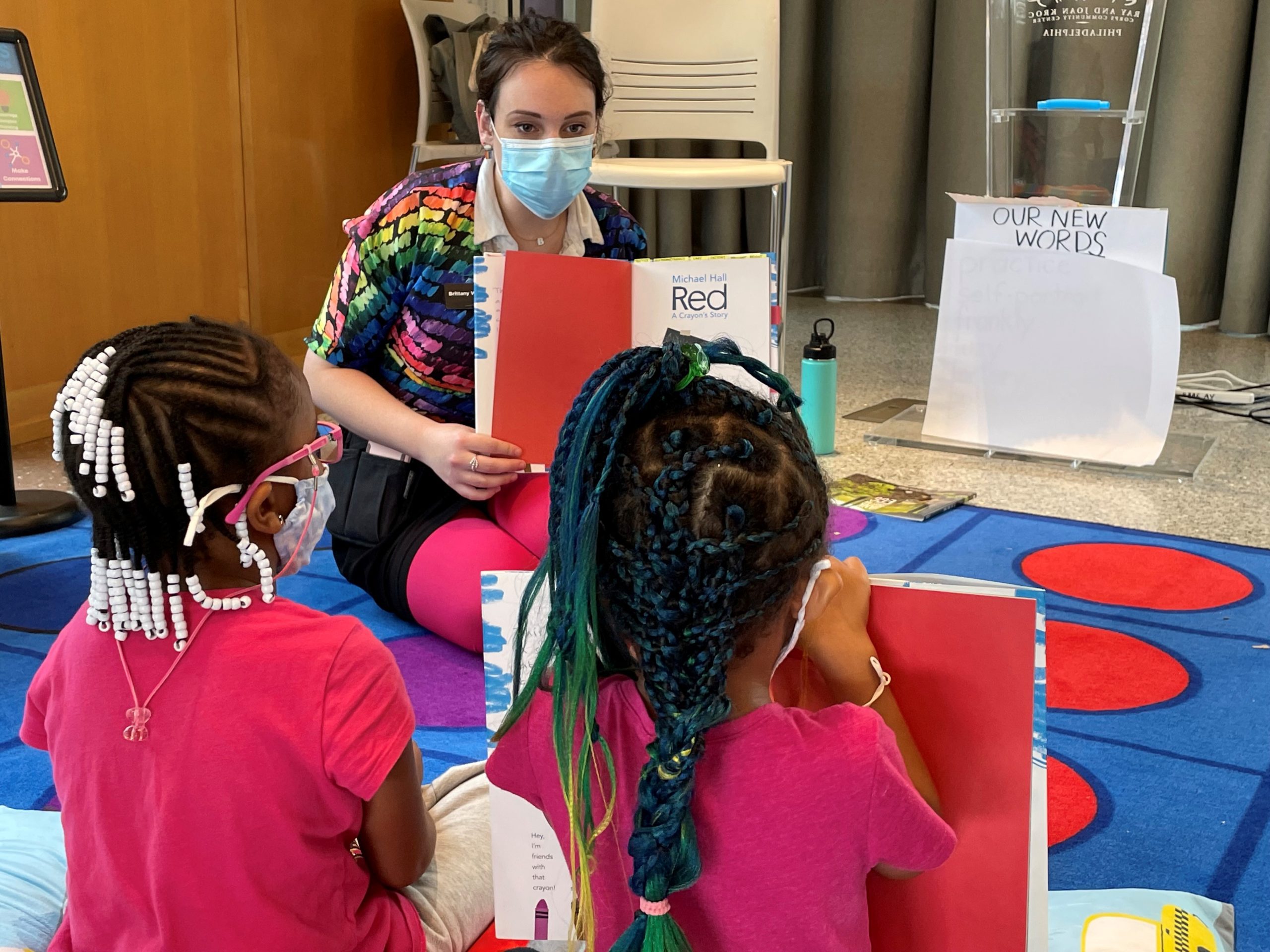 A museum educator leads Big Ideas for Little Learners.